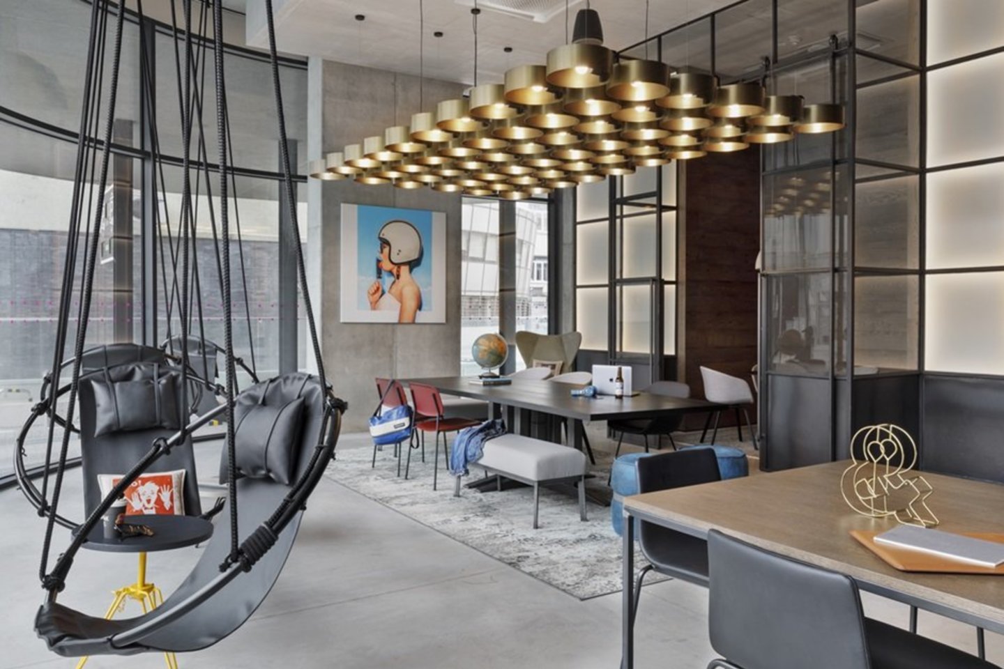 „Moxy“ viešbutis siūlo energingą ir šiuolaikišką alternatyvą tradiciniams viešbučiams.