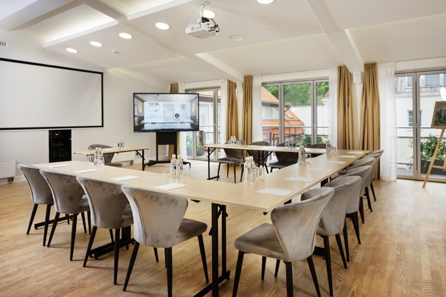 „St. Palace Hotel“ – neabejotinai puikus pasirinkimas dėl savo unikalios vietos ir išskirtinio, subtilaus interjero.