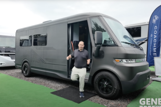 Pristatytas pirmasis pasaulyje elektrinis namas ant ratų: yra viskas, ko reikia