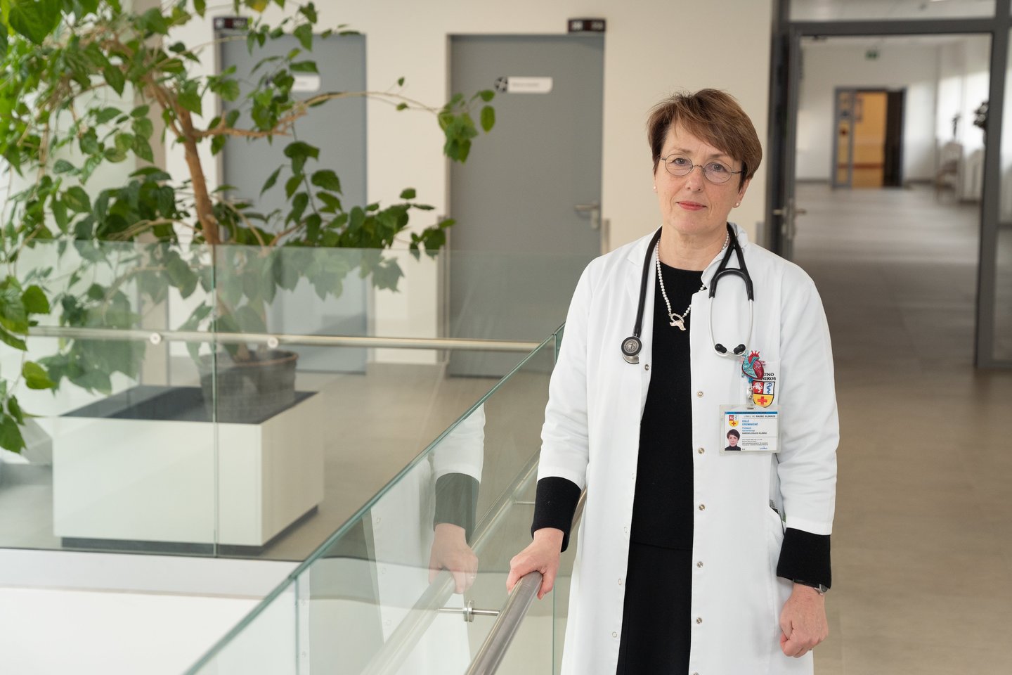 Prof. E.Ereminienė džiaugiasi, kad atsiranda vis daugiau galimybių padėti transtiretino amiloidoze sergantiems žmonėms.<br>R.Vilkelio nuotr.