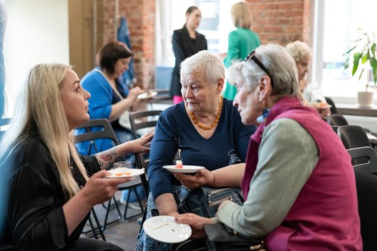 „Dovanok senjorui pokalbį“: kviečia visuomenę skirti senjorams tai, ko jiems labiausiai trūksta