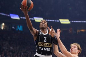 Didelę išpirką sumokėjęs „Olympiakos“ įsigijo pamainą K. Evansui