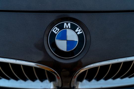 BMW visame pasaulyje atšaukia šimtus tūkstančių automobilių: pastebėta problema gali pridaryti rimtų bėdų