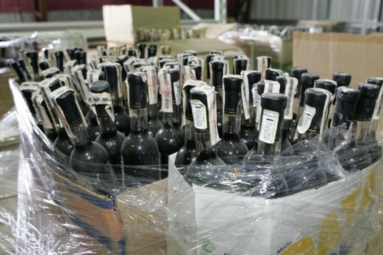 Kaune narpliojama filmo siužetą primenanti afera: įmonės atstovė pasisavino 100 000 eurų vertės vyno krovinį