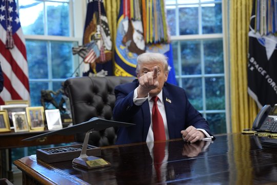 D. Trumpas nurodė išslaptinti duomenis apie seniai dingusią garsią JAV aviatorę