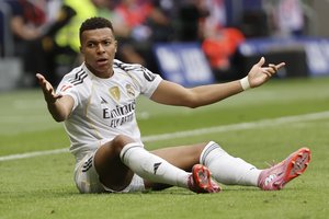 Madrido derbyje penkiais įvarčiais nuskriaustas „Real“ patyrė pirmąjį pralaimėjimą