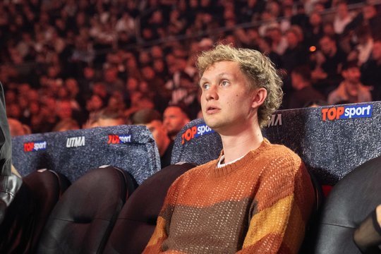 Komikas A. Sadauskas „UTMA 13“ turnyrą stebėjo vienas: paaiškėjo, kodėl šalia nebuvo sužadėtinės Monikos Liu