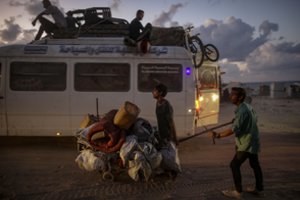 „Hamas“ teigia praradusi kontaktą su dviem įkaitais Gazoje