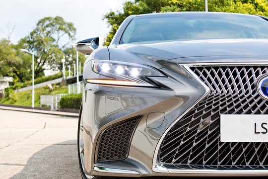 Flagmanas išeina: „Lexus“ atsisako pirmojo modelio, kurs atsisveikinimo seriją