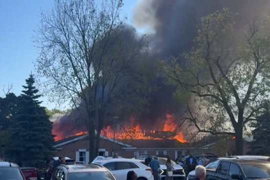 Siaubingas išpuolis mormonų pamaldų metu JAV: nušauti kelis žmonės, bažnyčia skendėjo liepsnose