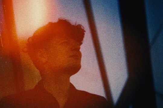 Dovi Mi pristato naują kūrinį „Aukščiau nei kyla lėktuvai“