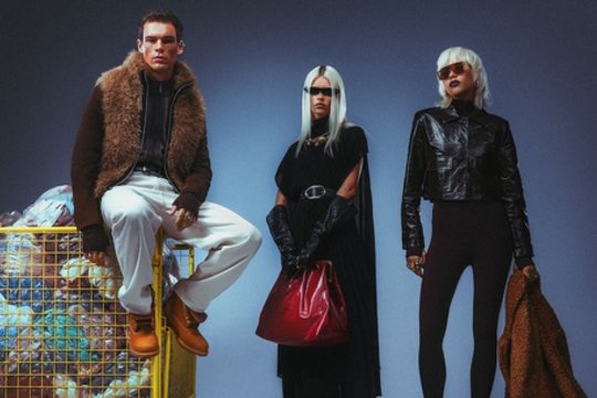 Rudens mada be taisyklių: stilistė pataria, kaip derinti vasarines sukneles ir dirbtinį kailį