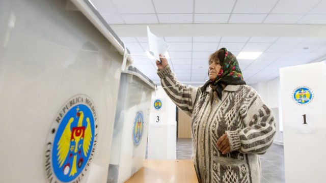 Maskva niršta dėl proeuropietiškos partijos pergalės Moldovoje: kaltina atėmus teisę balsuoti