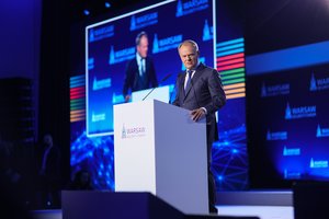 D. Tuskas: karas Ukrainoje yra ir mūsų karas