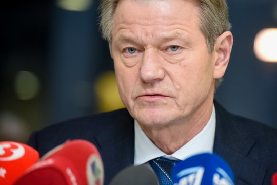 Paviešinti dar niekur negirdėti faktai apie R. Pakso apkaltą: „Praėjo 21 metai – galbūt nebėra reikalo šaltinių saugoti?“