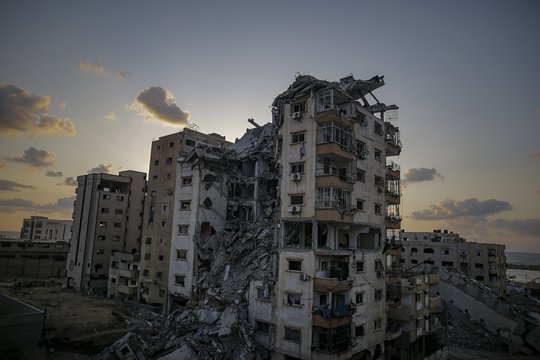 Palestiniečiai: per Izraelio smūgius Gazoje žuvo dešimtys žmonių