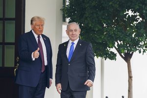 D. Trumpas Baltuosiuose rūmuose priėmė B. Netanyahu