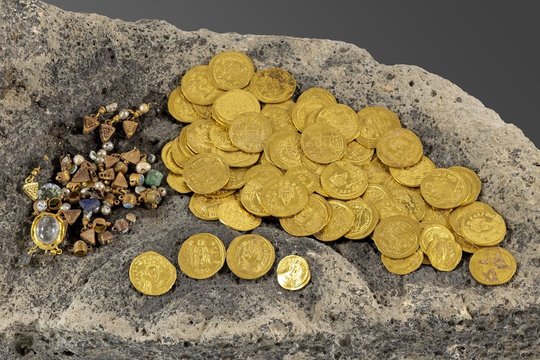 Metalo detektoriumi surado 1400 metų senumo aukso lobį