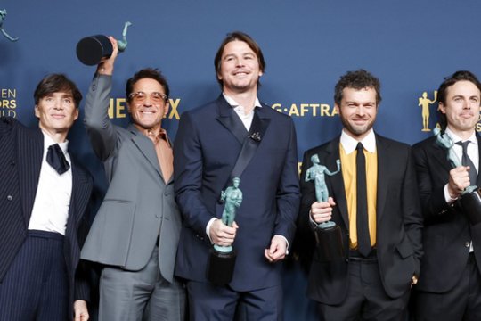 „Openheimerio“ žvaigždė Joshas Hartnettas pateko į avariją