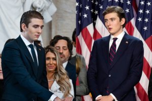 Sklinda kalbos apie slaptą Barrono Trumpo pasimatymą: dėl jo žengė netikėtą žingsnį