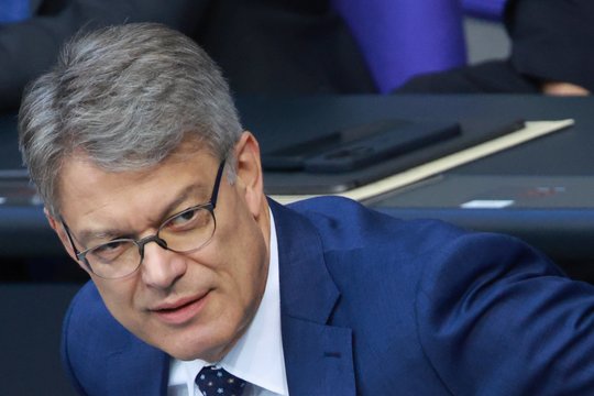 Nemalonus incidentas Vokietijoje: per posėdį susmuko transporto ministras