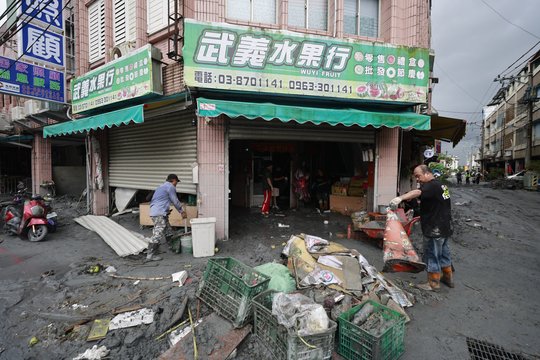 USGS: prie centrinės Filipinų dalies krantų užfiksuotas 6,9 balo žemės drebėjimas