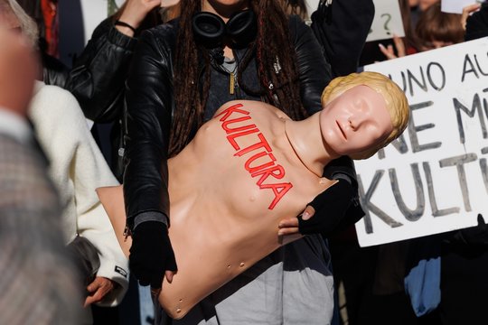 Iš kultūros bendruomenės – vis daugiau smūgių: organizacijos jungiasi prie streiko, atsisako G. Nausėdos globos