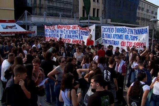 Prieš naują darbo reformą Graikijoje sukilo tūkstančiai darbuotojų: kaltina teisių pažeidimu