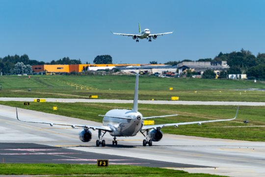 Sumaištį Vilniaus oro uoste keliantys dronai – vis dažnesni: kariuomenė paaiškino, su kuo sieja šiuos atvejus