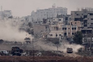 Turkija evakavo 11 žmonių iš pagalbą Gazos Ruožui plukdančios flotilės