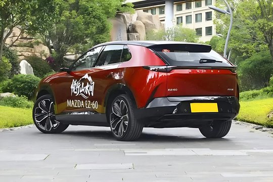 Kiniškas elektrifikuotas „Mazda“ krosoveris žada rimtą konkurenciją – gali nuvažiuoti 1 300 km