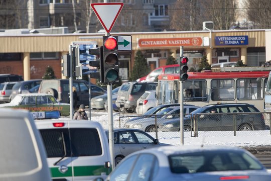 Ruduo grąžino vairuotojus į realybę: 8 patarimai, kurie padės išvengti skaudžių nelaimių