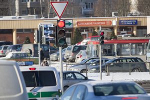 Ruduo grąžino vairuotojus į realybę: 8 patarimai, kurie padės išvengti skaudžių nelaimių