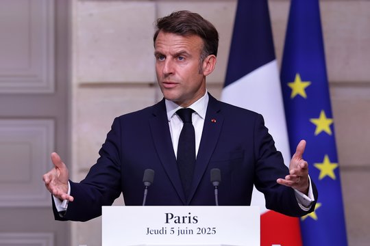 E. Macronas įspėja dėl Rusijos įtakos „mūsų demokratijose“