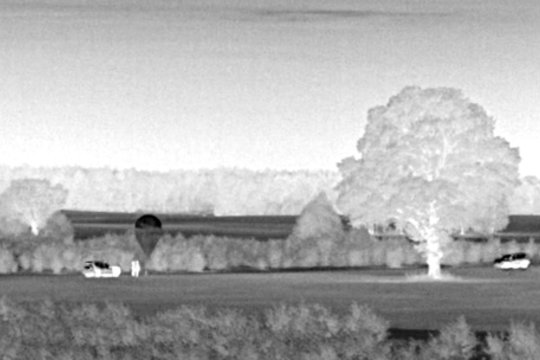 Perimti dar šeši balionais skraidinti kontrabandos kroviniai: viduje – bene 12 tūkst. pakelių cigarečių