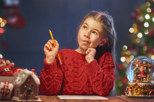 Vaikų kalėdinių dovanų sąrašai brangsta: pageidauja net „Dior“ ir „Gucci“