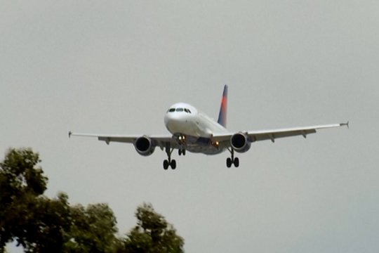 Niujorko oro uoste – pavojingas incidentas: susidūrus dviem lėktuvams neišvengta sužeistųjų