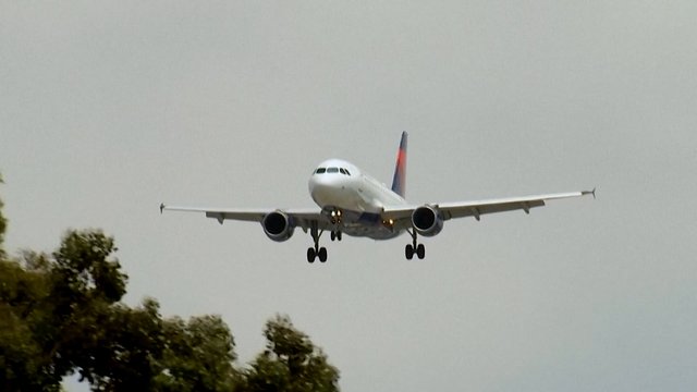 Niujorko oro uoste – pavojingas incidentas: susidūrus dviem lėktuvams neišvengta sužeistųjų