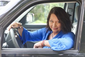 Garsi fotomenininkė dar neturėdama vairuotojo pažymėjimo įsigijo tris automobilius: „Pasirūpinau iš anksto“