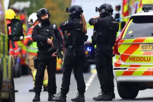 Žiaurus išpuolis Mančesteryje: šalia sinagogos automobilis įvažiavo į žmonių minią