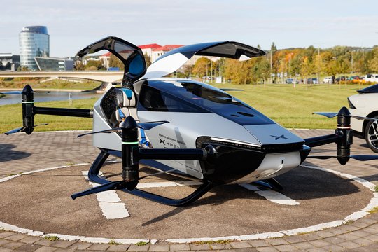 „Tai – ne mokslinė fantastika“: pirmą kartą šalies istorijoje pristatytas skraidantis elektromobilis
