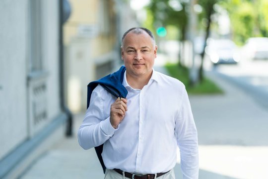 Turto banko vadovas apie pamokas vaikystėje: „Tėvai anksti patikėjo rūpintis taros pridavimu bei maisto pristatymu“