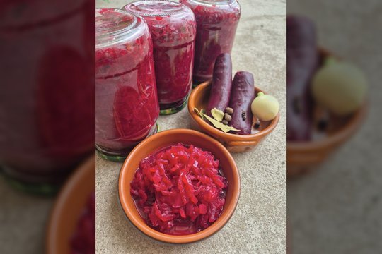 Burokėlių mišrainė: šias atsargas žiemai paruošite greitai ir be vargo