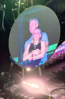 Per „Coldplay“ koncertą slaptu romanu visame pasaulyje išgarsėjusiam vyrui – dar vienas smūgis