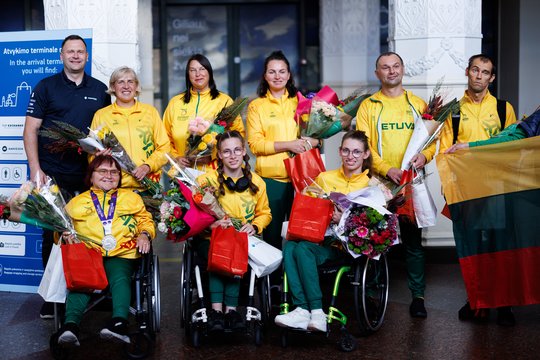 „Frame Running LT“ triratininkai iš Pasaulio žmonių su negalia lengvosios atletikos čempionato grįžta su sidabro medaliu ir asmeniniais rekordais