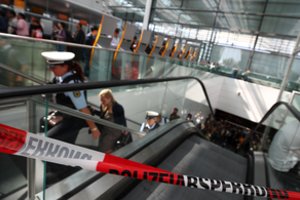 Virš Miuncheno oro uosto pastebėti įtartini dronai: masiškai atšaukti skrydžiai