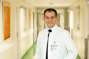 Profesorius pasakė, kokios taisyklės galioja operacinėje gimdymo metu