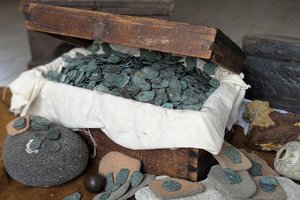 Pribloškianti sėkmė: iš nuskendusio laivo iškėlė daugiau nei 1000 aukso ir sidabro monetų