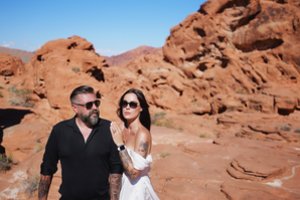 Žinomas fotografas Artūras Aušra su mylimąja Justina susituokė Las Vegase