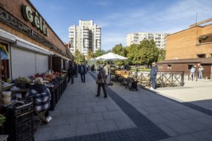 Aikštę taip atnaujino, kad šalia esančio turgaus prekeiviai karčiai juokauja: grįžome į 90-uosius